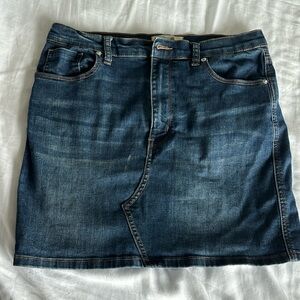 Free people super stretch denim skirt - size 31